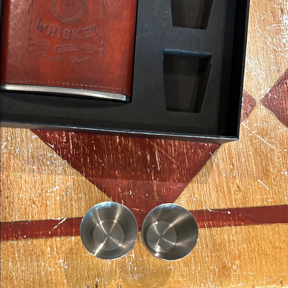 Hohner Brown Leather Flask Set - Picture 4 of 6